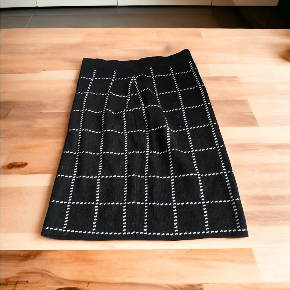 black and white pencil skirt!